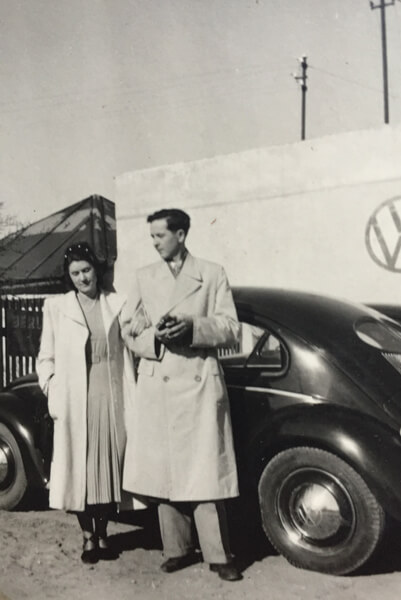 Oswald und Lieselotte Hart bei der Geschäftsübernahme
